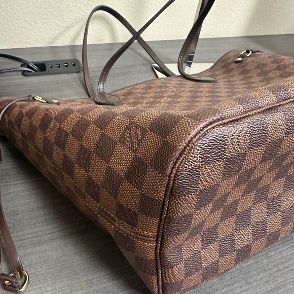 Authentic Louis Vuitton Neverfull MM - Picture 7 of 13